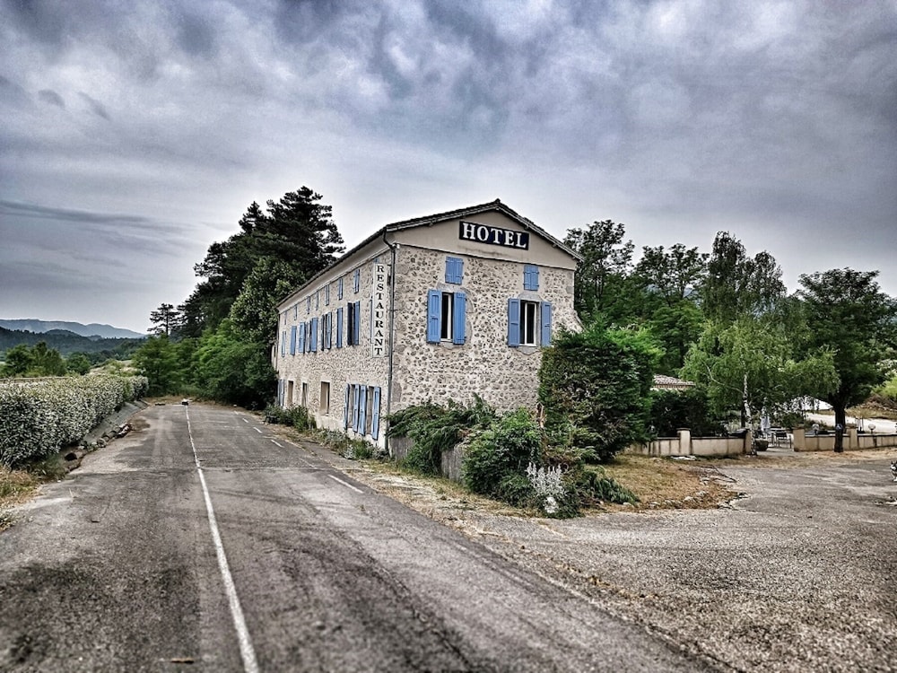 Hotel Restaurant L Oree Du Vercors — Die