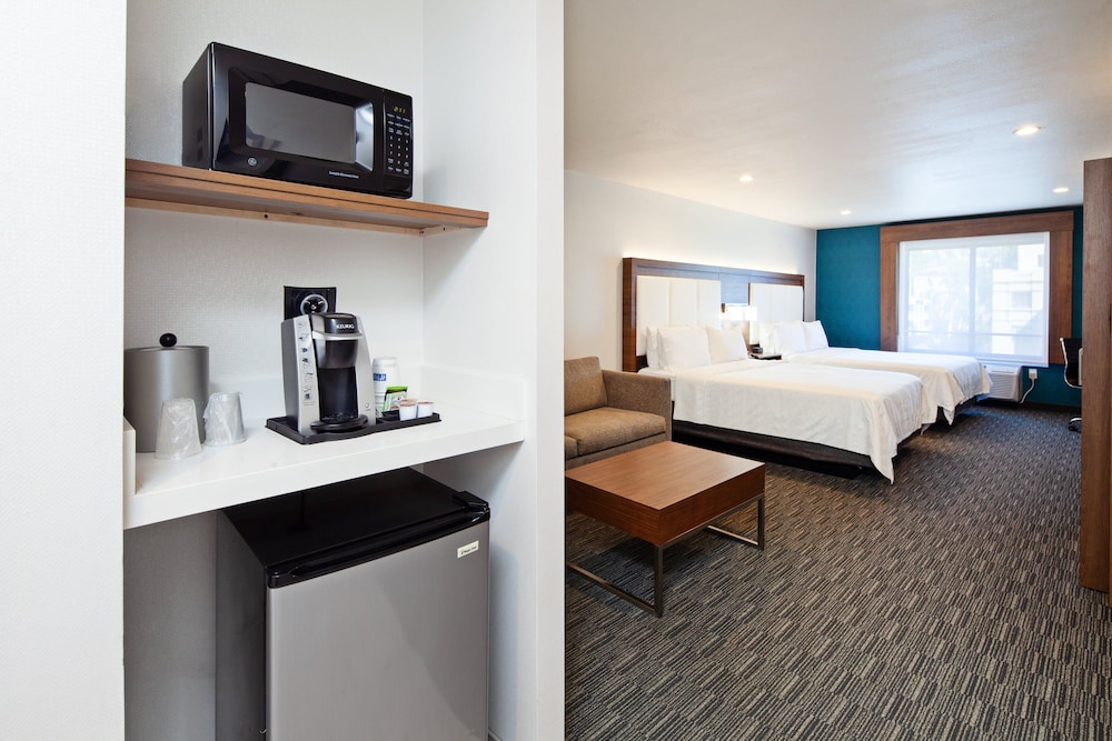 Holiday Inn Express Hotel & Suites Hollywood Walk of Fame by IHG - photo 2