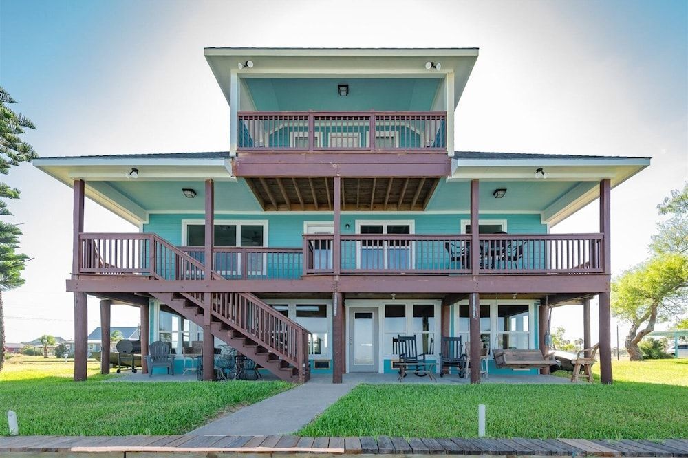 Waterfront Escape by Miss Kitty s — 4-Star Luxury Hotel in Rockport, United States