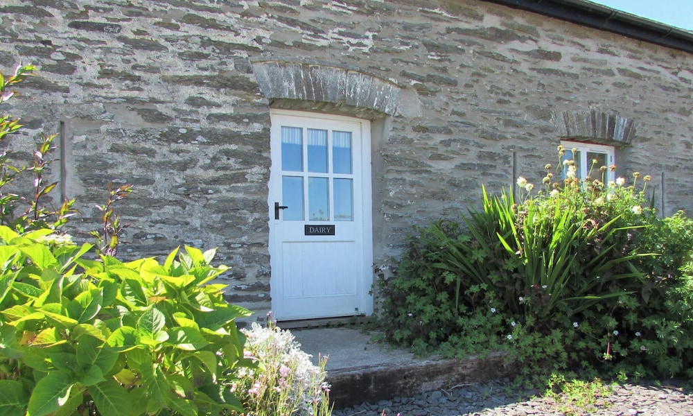 Wernddofn - carbon neutral hotel in Fishguard
