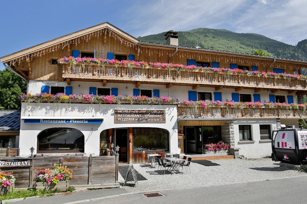 Hotel Restaurant Le Saint Antoine in Les Houches, France