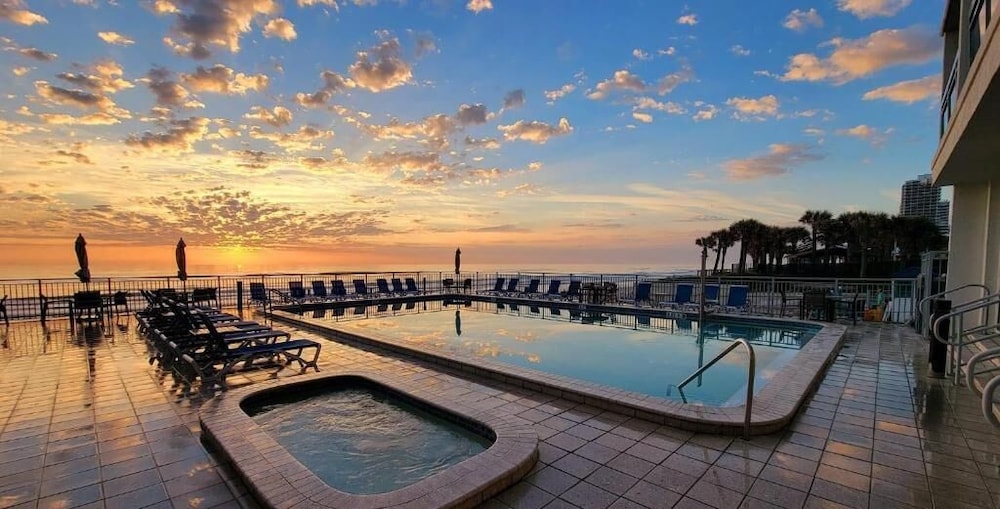 Georgian Inn Beach Club - photo 10
