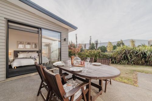 Zenith Escapes Your Quintessential 4BR Haven in Christchurch, New Zealand