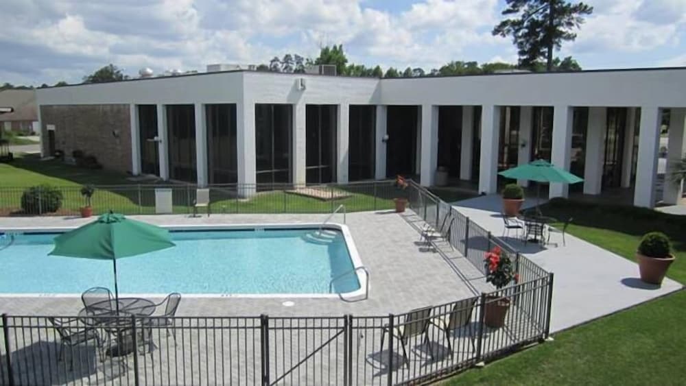 Landmark Inn Hartsville - photo 33