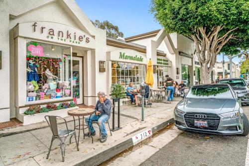 Renovateed Two Bedroom Apartment in Santa Monica — 4-Star Luxury Hotel in Los Angeles, United States