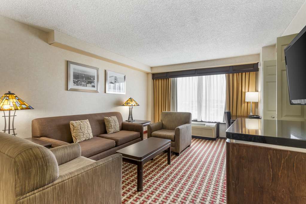 Best Western Plus Grosvenor Airport Hotel - photo 35