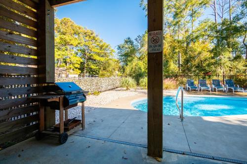 A Sloth's Retreat by Oak Island Accommodations - photo 10