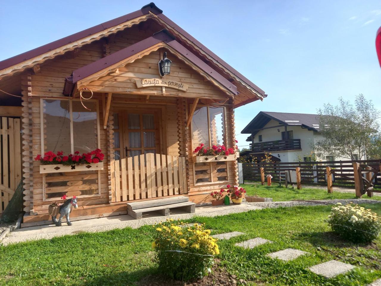 Cabanuta Casuta din Povesti in Bran, Romania