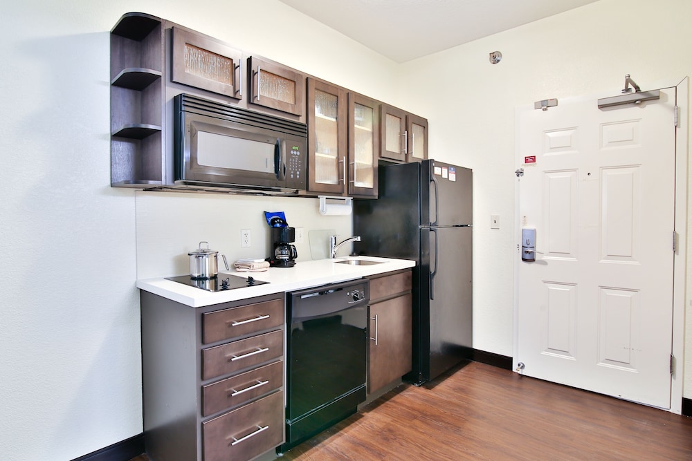 Candlewood Suites Bismarck by IHG - photo 28