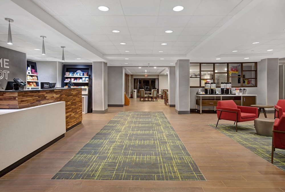 Hampton Inn Westfield - photo 3