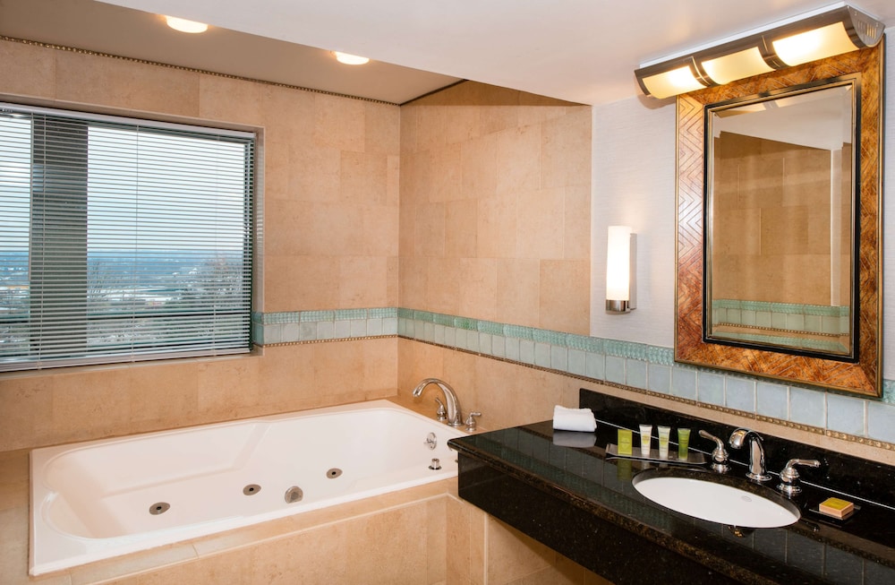 DoubleTree by Hilton Philadelphia West - photo 32