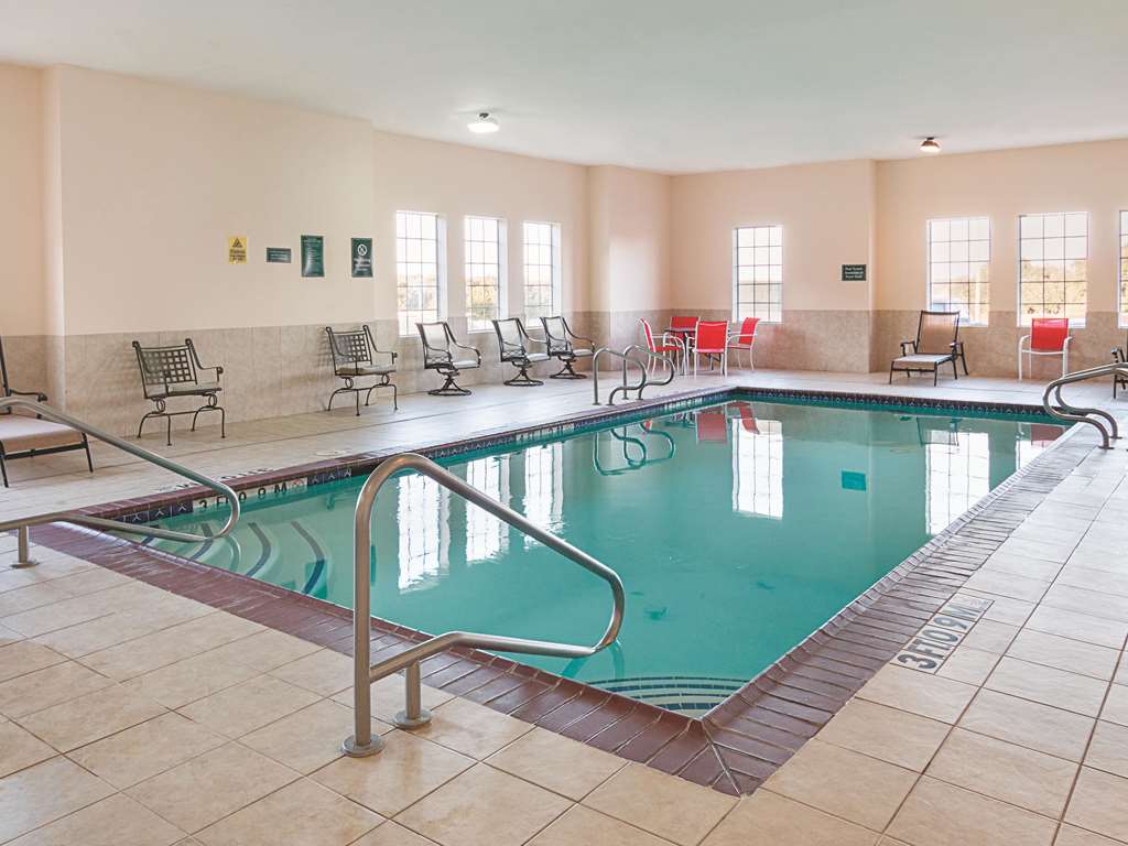 La Quinta Inn & Suites by Wyndham Glen Rose - photo 14