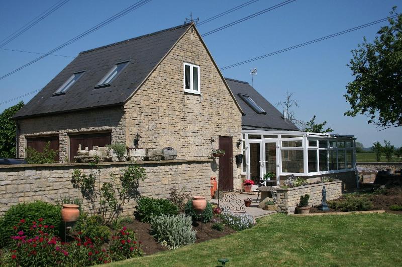 Avon Lodge — 4-Star Luxury Hotel in Chippenham, United Kingdom