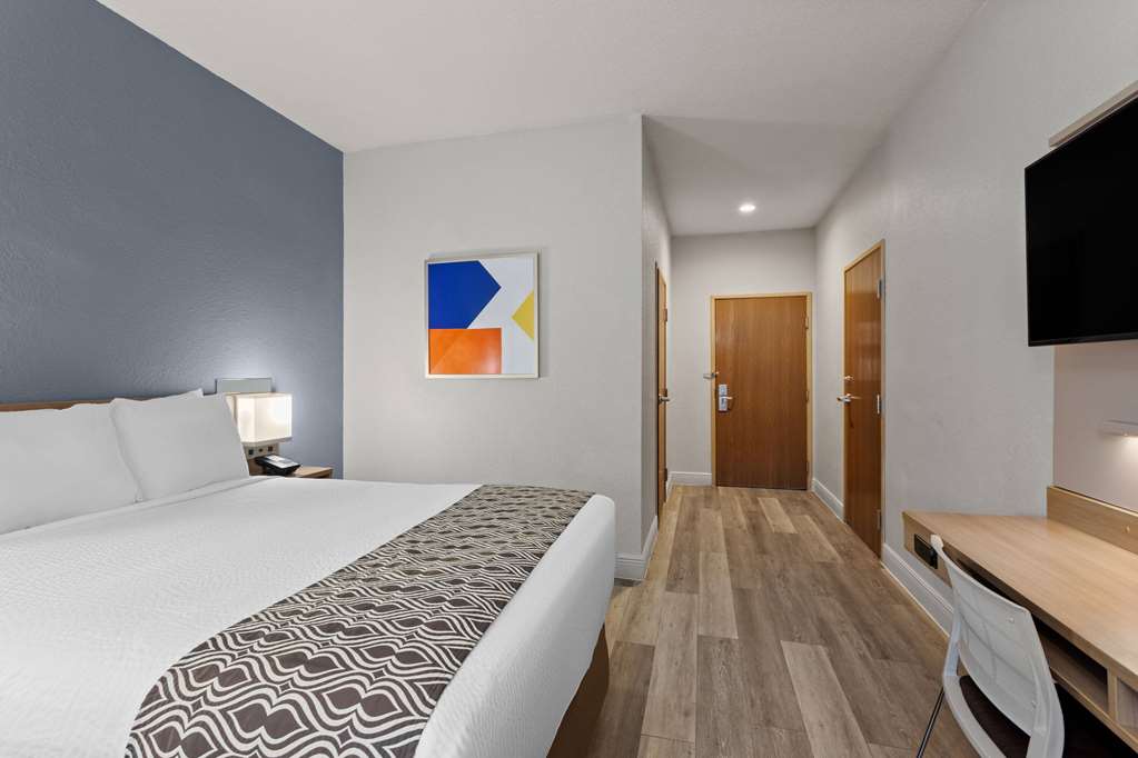 Microtel Inn & Suites by Wyndham Zephyrhills - photo 18