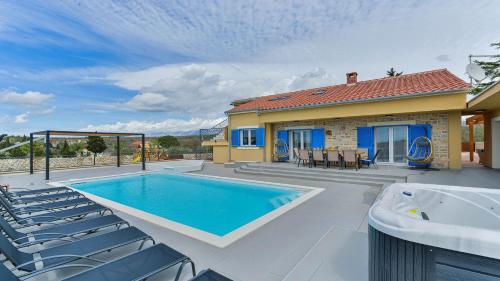 Villa RE with pool and spa — 4-Star Luxury Hotel in Posedarje, Croatia