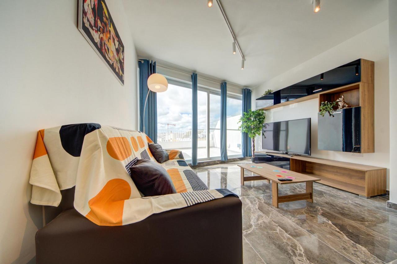Modern 3BR Penthouse with Valletta Views & Terrace — 4-Star Luxury Hotel in Pieta, Malta