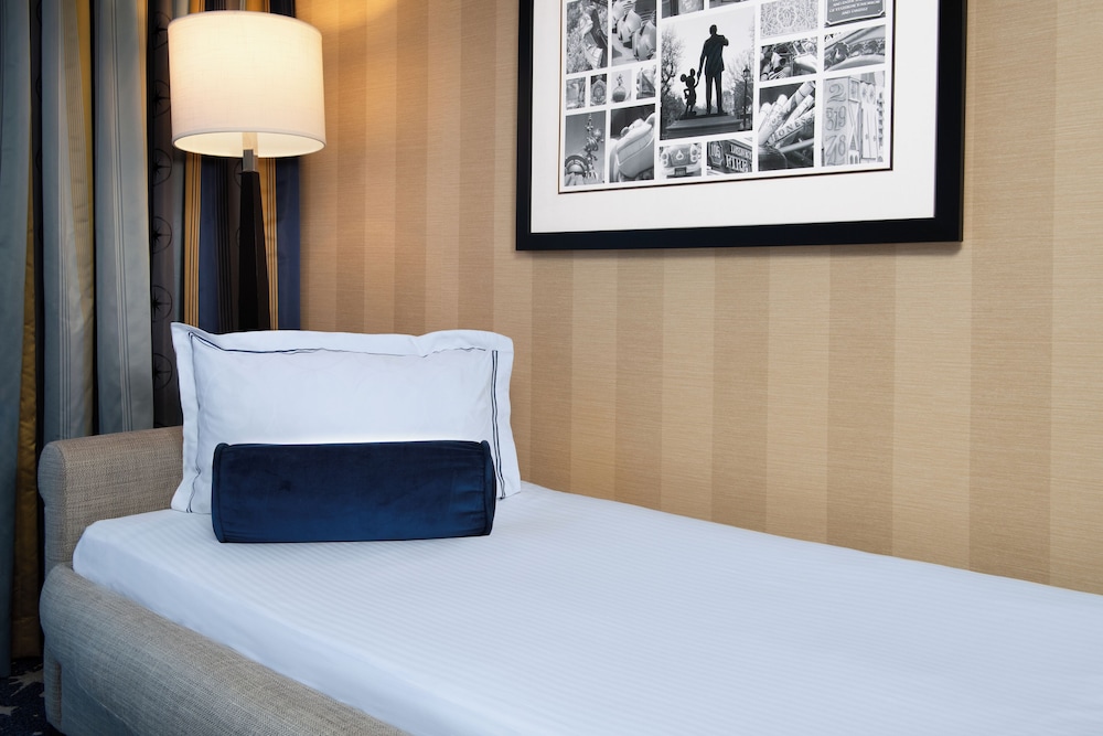 Disneyland Hotel - photo 17