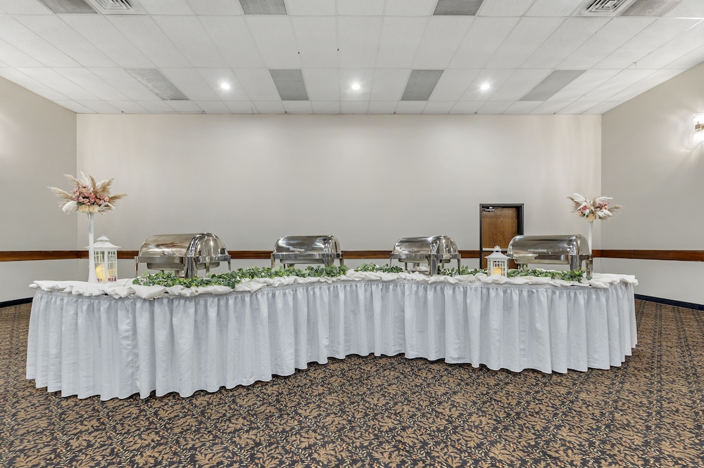 Seaport Inn and Suites - photo 24