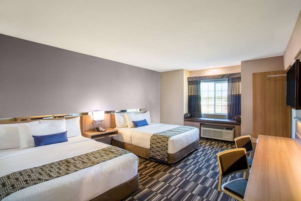 Microtel by Wyndham Vernal Naples - photo 8