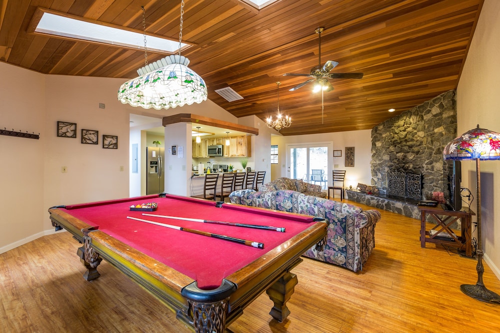 Inside Yosemite Sierra Blossom — 4-Star Luxury Hotel in Yosemite Valley, United States