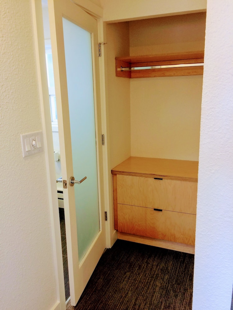 Heliotrope Hotel - photo 19
