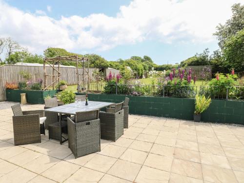 Nash Lodge — 4-Star Luxury Hotel in Pembroke Dock, United Kingdom
