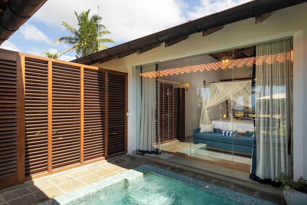 Oruva Beachside Villa — 4-Star Luxury Hotel in Galle, Sri Lanka