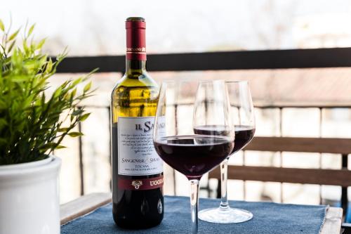 Hostly Light And Wood Near the Tower 100sqm 6 Pax 2 Bedrooms Ac Town Center in Pisa, Italy