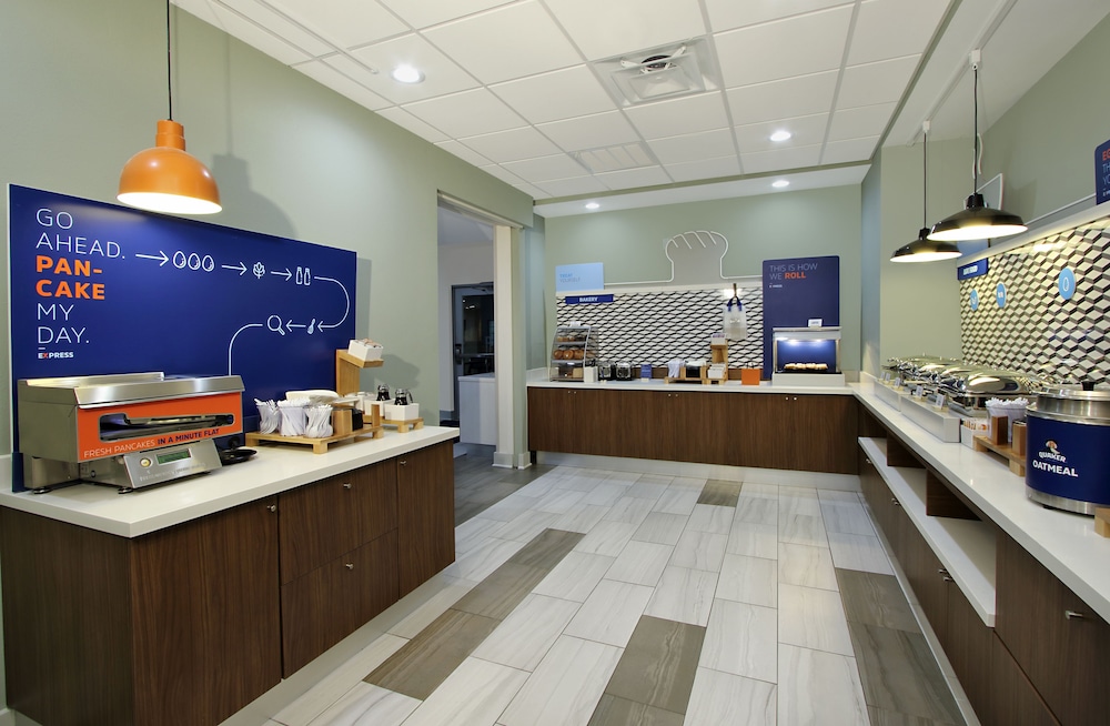 Holiday Inn Express & Suites Lake Charles South Casino Area by IHG - photo 88