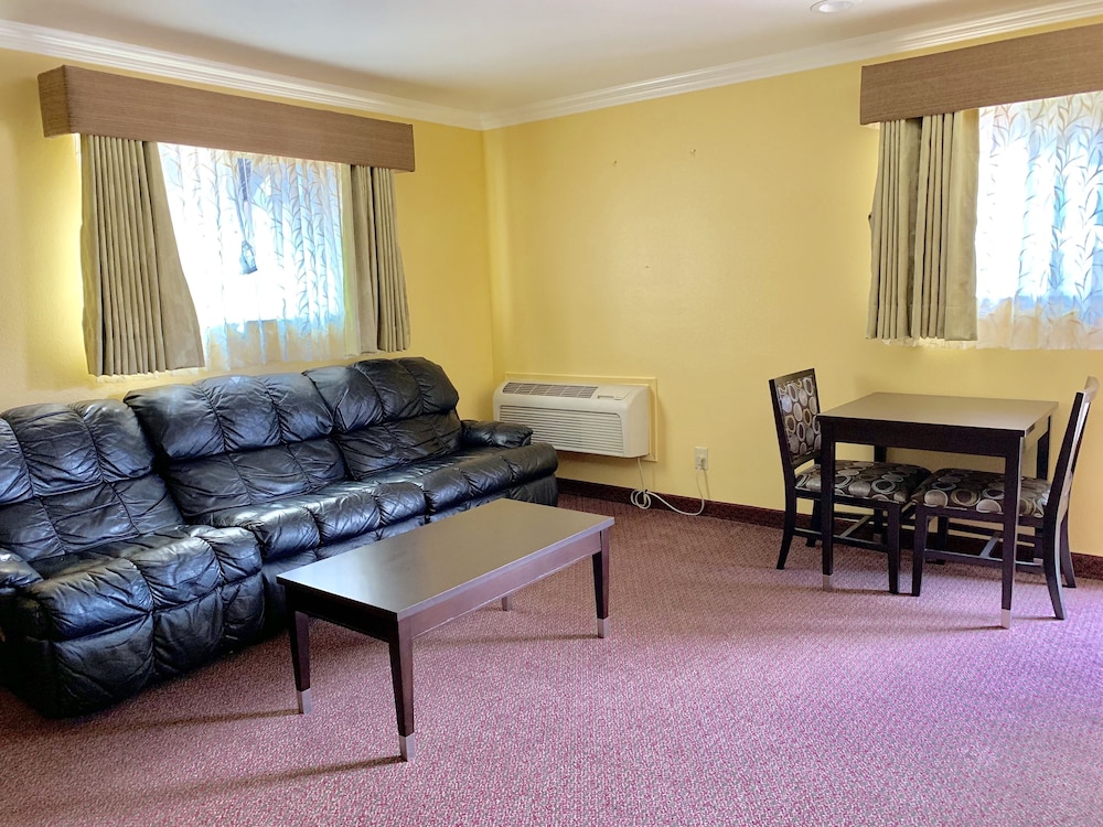 Olive Tree Inn & Suites by Howard Johnson WYNDHAM - photo 17