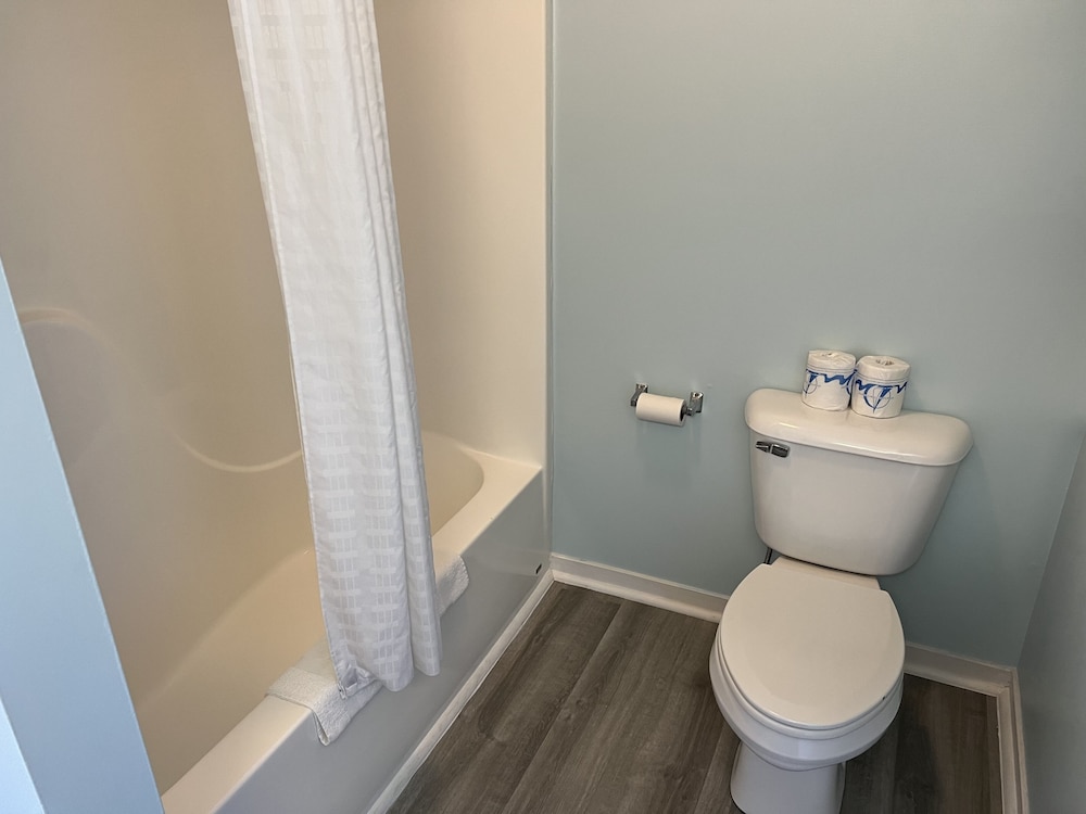 Crows Nest Inn Tawas - photo 17