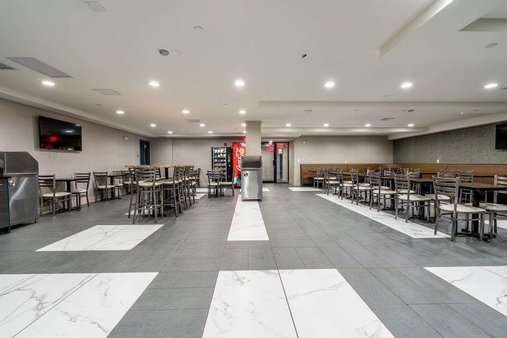 LeTap Hotel near AirTrain JFK Airport - photo 32