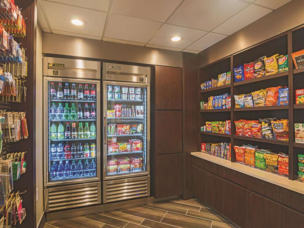 La Quinta Inn & Suites by Wyndham Oklahoma City NW Expwy - photo 52