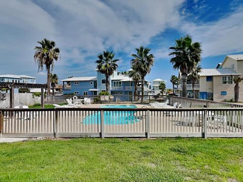 Misty's Crab Shack by Silver Sands Vacation Rentals — 4-Star Luxury Hotel in Port Aransas, United States
