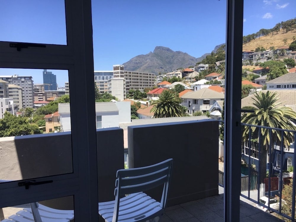 Cascades 2 Bed 'Fresh Look & Great View'