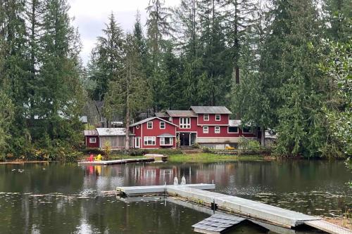 Palace Under the Pines - carbon neutral hotel in Bartow