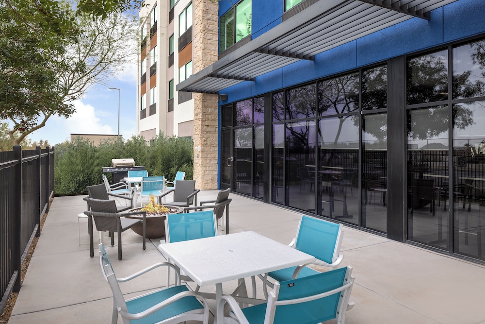 Holiday Inn Express & Suites Phoenix West Buckeye by IHG - photo 37