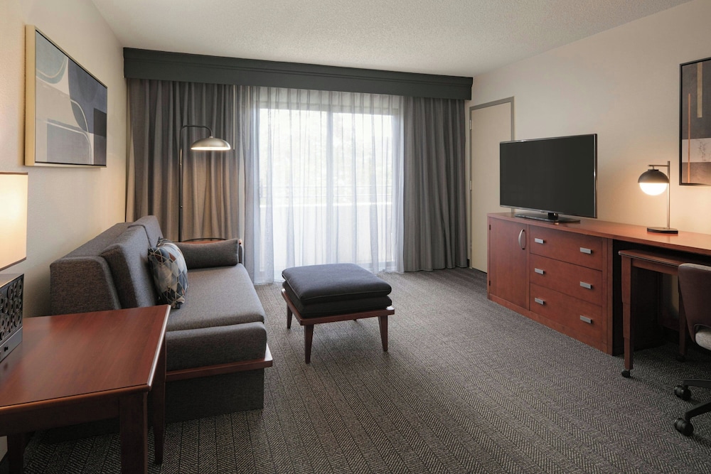 Courtyard by Marriott Louisville East - photo 13