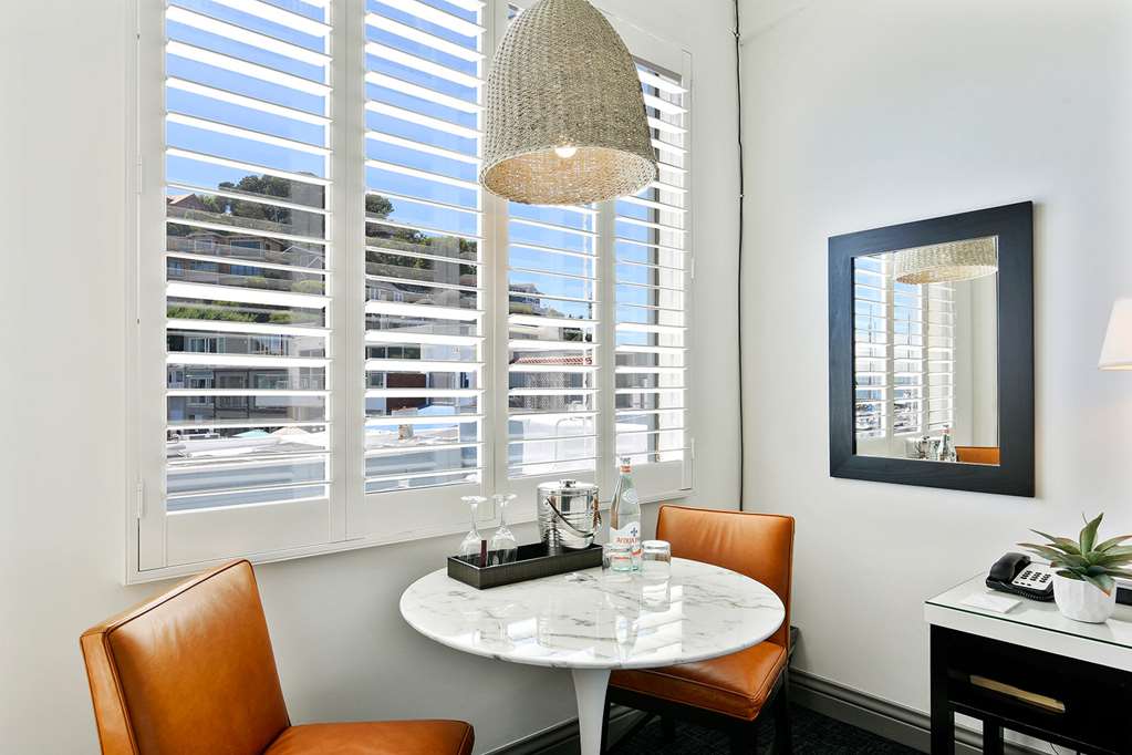 Waters Edge Hotel - photo 17