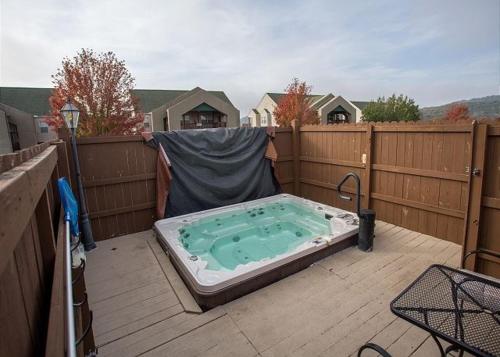 Lakeside Laziness 28 4 By SDC Big Deck Pool Hot Tub Pets Ok Resort On Lake - photo 2