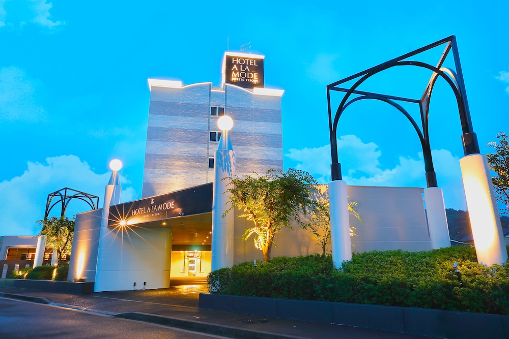 Hotel A La Mode アラモード - carbon neutral hotel in Marugame