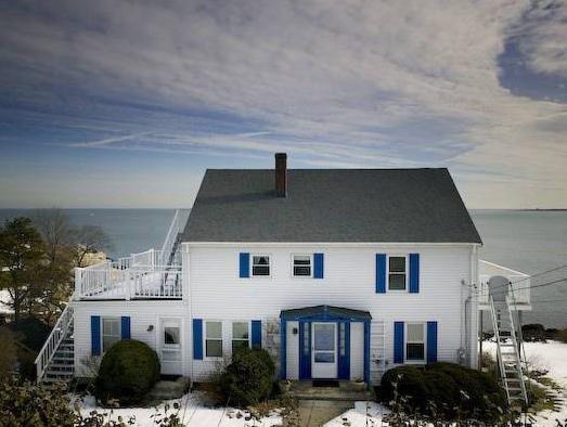 The Quarterdeck Inn By The Sea - carbon neutral hotel in Rockport