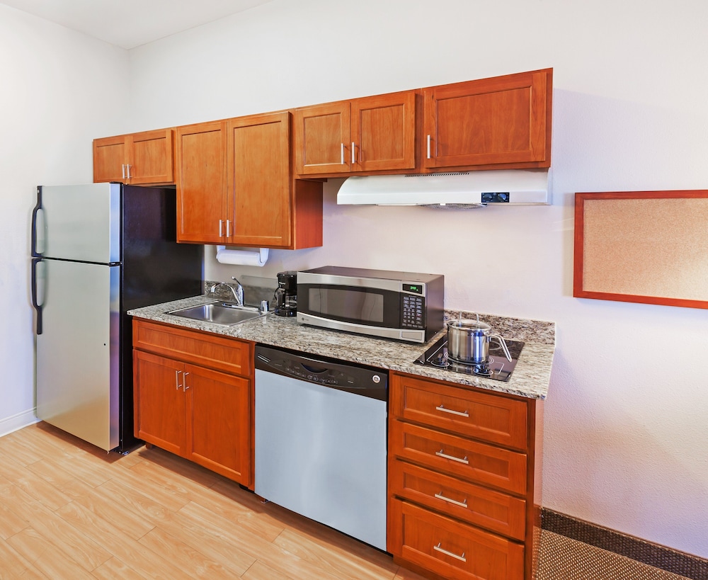 Candlewood Suites El Paso North by IHG - photo 17