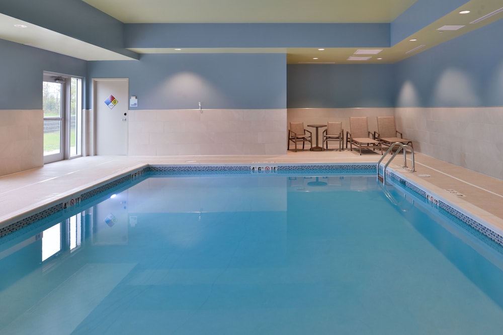 Holiday Inn Express & Suites Marshalltown by IHG - photo 36