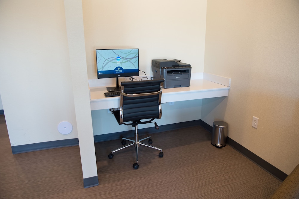 Cobblestone Inn & Suites Forest City - photo 45
