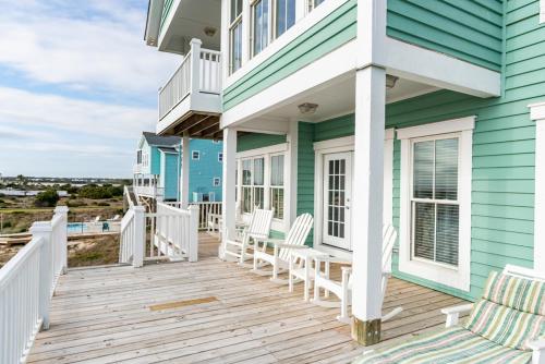 Emerald Breeze by Oak Island Accommodations - photo 4