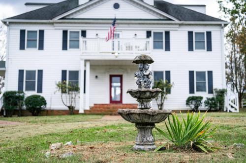 Colonial Manor — Spring Hill — photo 3