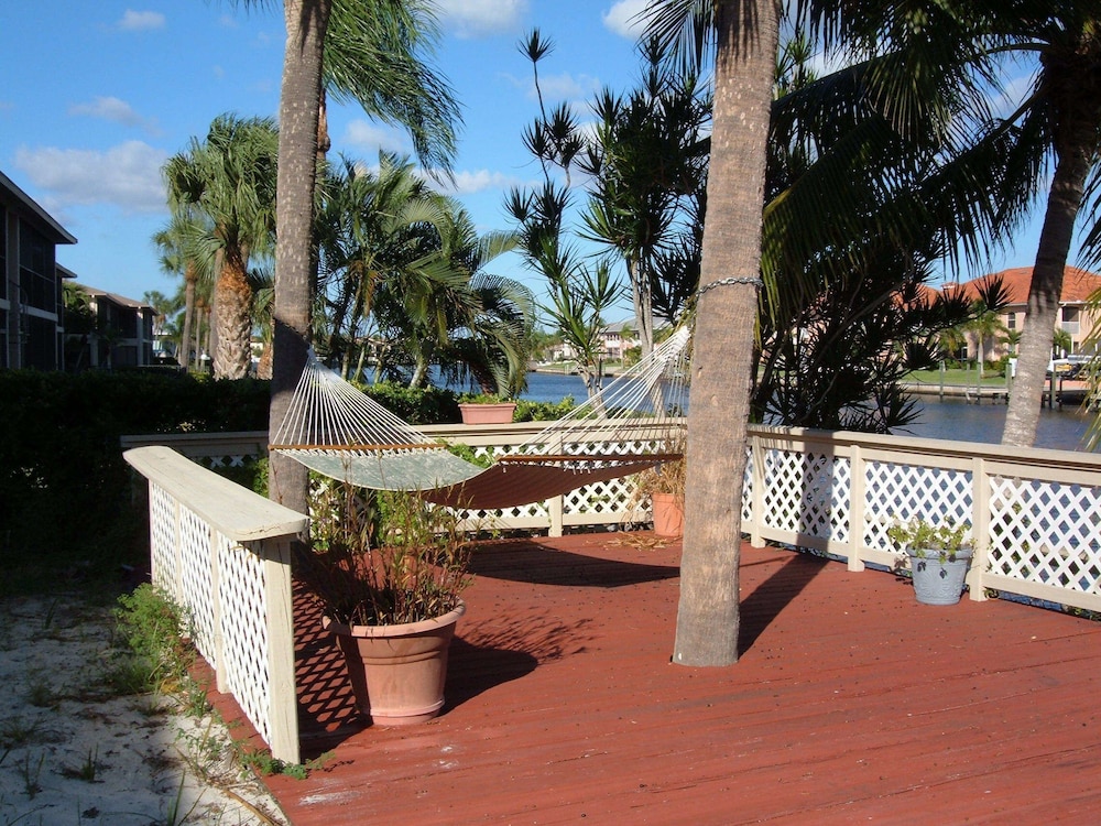 Hideaway Waterfront Resort & Hotel - photo 49