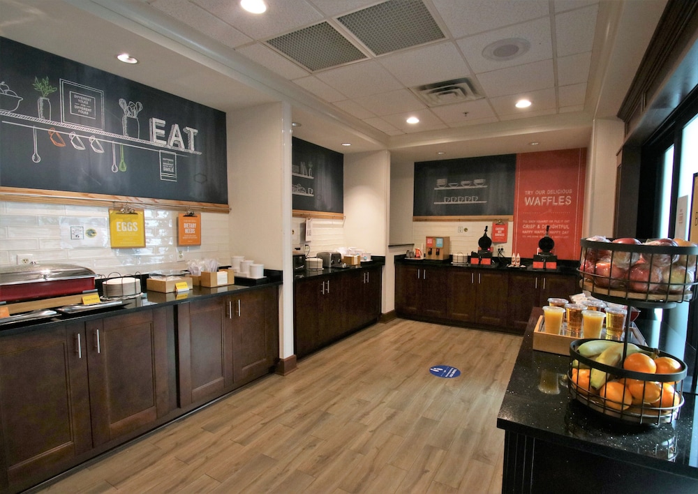 Hampton Inn & Suites Jacksonville Beach Blvd Mayo Clinic - photo 41