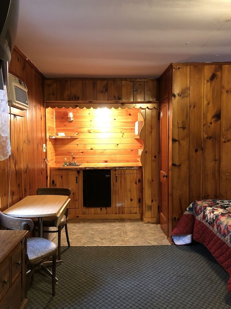 The Lake George Bear's Den - photo 15
